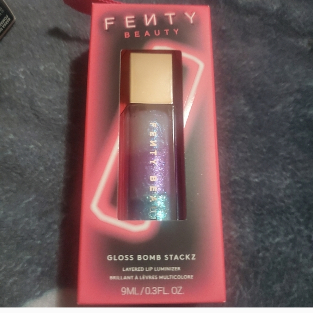 Fenty Beauty Holographic Lip Gloss - Unicorn - Picture 2 of 5